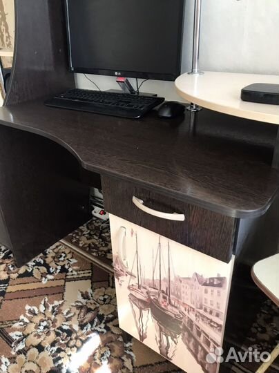 Компьютерный стол