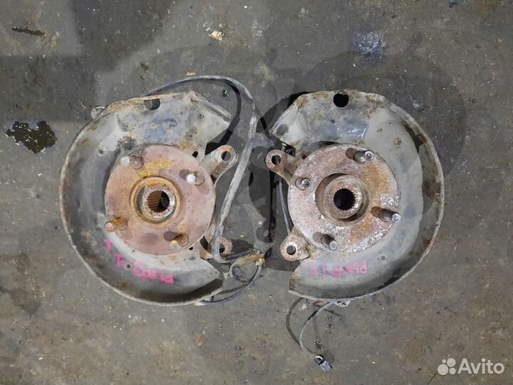 Поворотный кулакл, ступица Toyota Vitz, Platz 2000