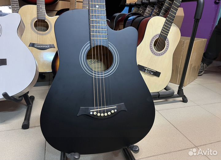 Гитара черная акустика