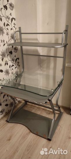 Компьютерный стол стеклянный