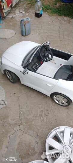 Машинка аккумуляторная детская