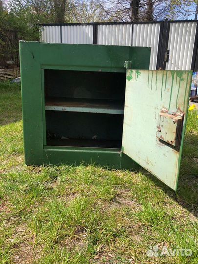 Сейф металлический