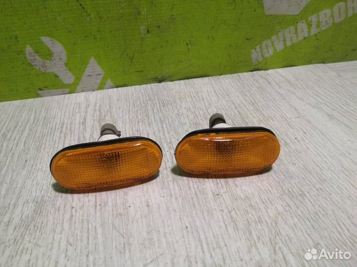 Повторитель на крыло желтый Шкода Фелиция