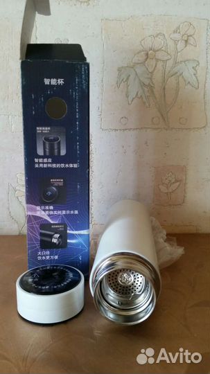 Термос. С датчиком температуры. новый. (0,5 литра)