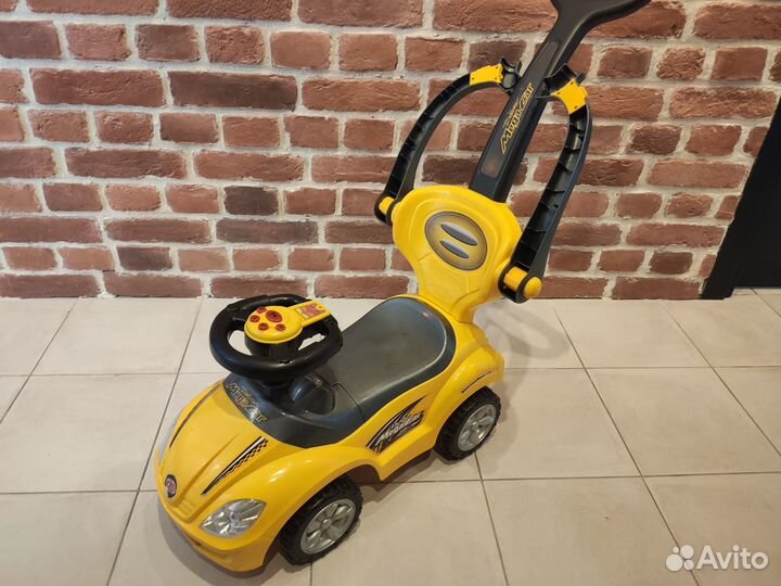 Детская машинка каталка (толокар) с ручкой