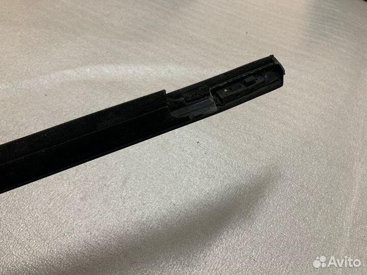 Молдинг стекла передней правой двери Focus 3