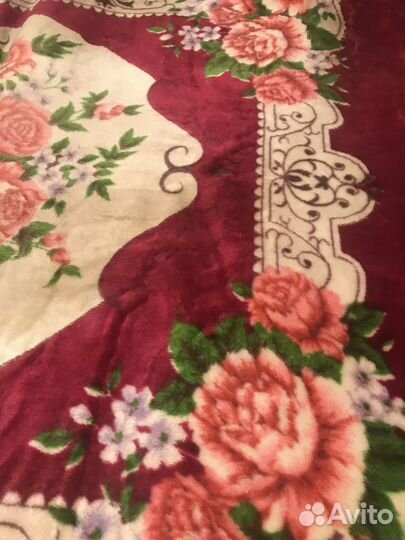 Одеяло б/у шерсть разм 200 см на 230 см