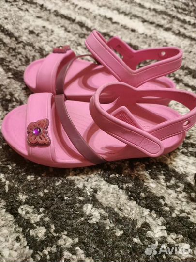 Сандалии crocs для девочки