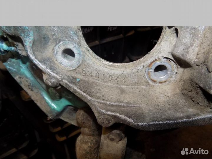 Кулак поворотный передний правый S60 2000-2009