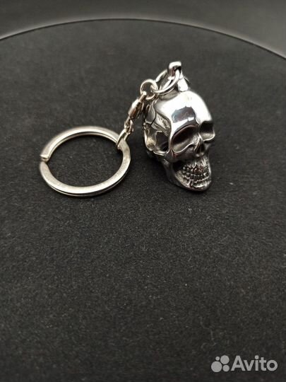 Брелок череп