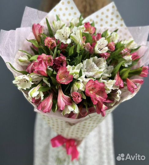 Букет с альстромерией