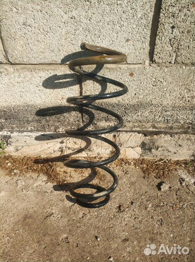 Пружина передней подвески Пежо 308