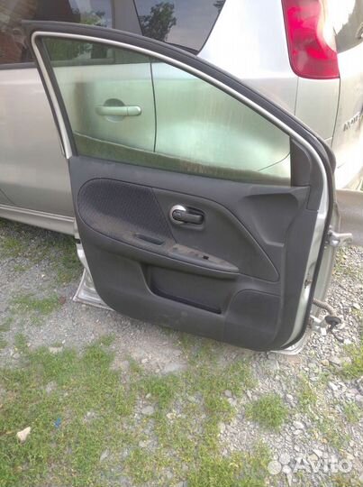 Nissan note е11 дверь левая передняя. запчасти