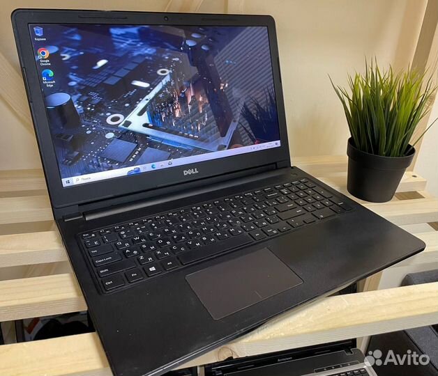 Ноутбук Dell i3-6006U/R5 M330/6Gb/SSD+HDD