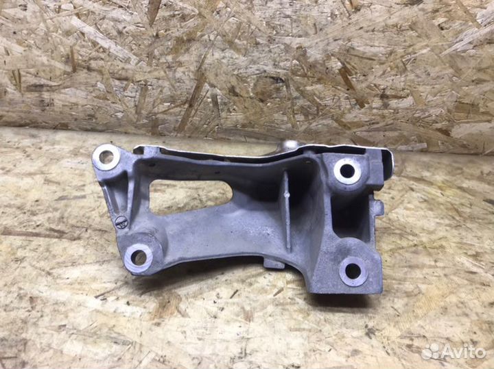 Кронштейн двигателя правый Bmw X5 E70 3.0 2012