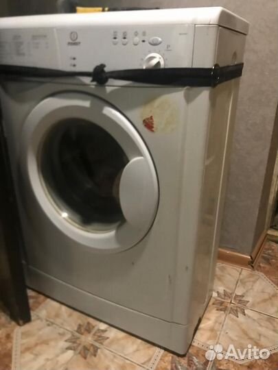 Продам стиральную машину Indezit на запчасти