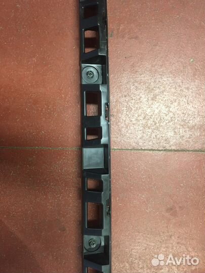 Направляющия заднего бампера Фольксваген Поло