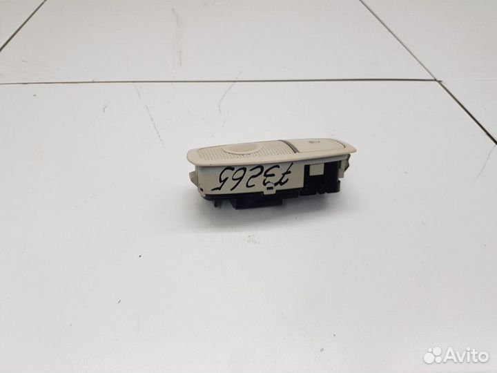 Плафон внутреннего освещения левый (Genesis G80 I)