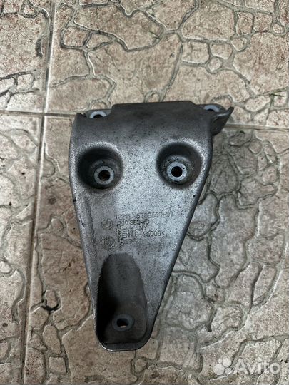 Несущий кронштейн двигателя П/Л bmw f30