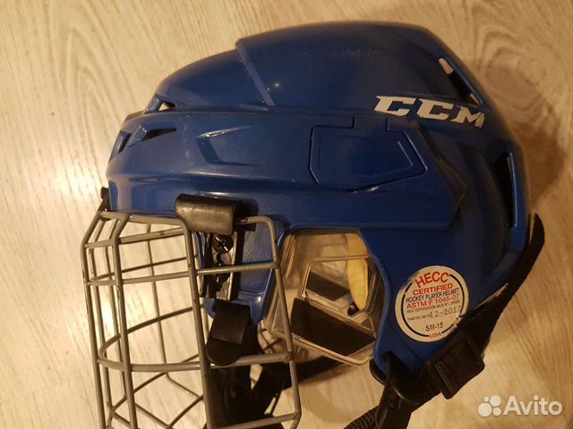 Хоккейный шлем