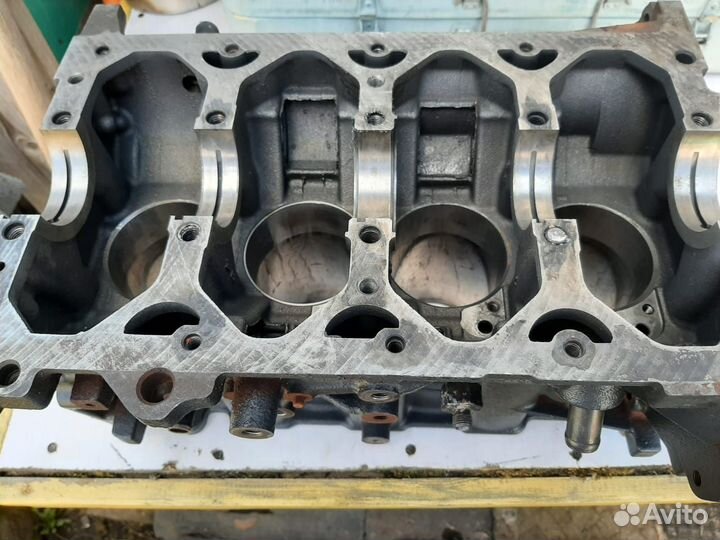 Блок двигателя D4EA