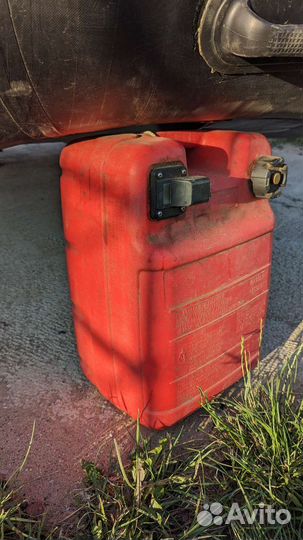 Ривьера 320 с мотором, эхолотом, колесами