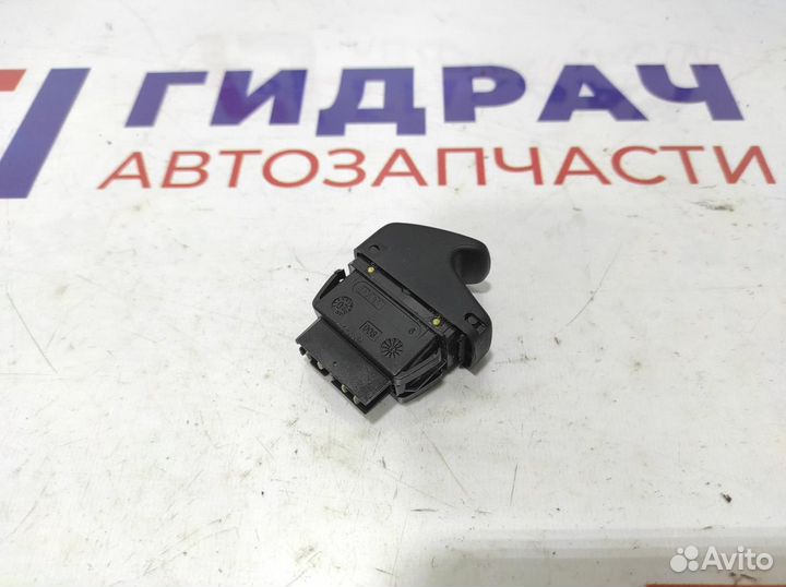 Кнопка стеклоподъемника задняя Renault Logan 8200467793