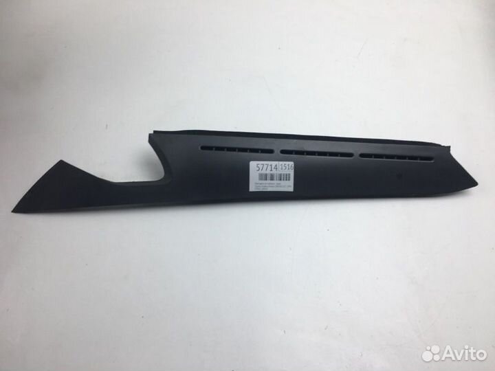 Накладка на торпедо правая Toyota Estima Emina