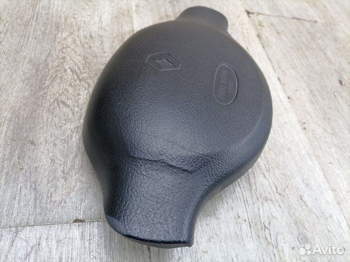 Подушка безопасности в рулевое колесо Renault