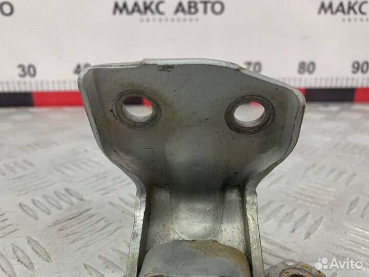 Б/У петля двери задний правый Mazda Demio 1 DW3W