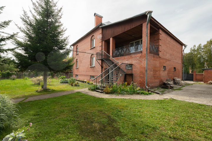 Коттедж 365 м² на участке 15 сот.