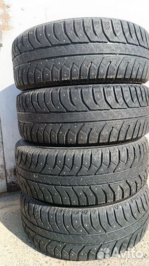 Bridgestone Ice Cruiser 7000 215/60 R16 95T