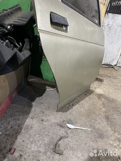 Задняя правая дверь ваз лада 2110,2112,Приора