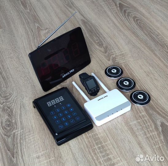 Система вызова: кнопка вызова официанта с часами