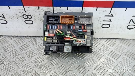 Блок предохранителей peugeot 308 1 (2RT04M102)