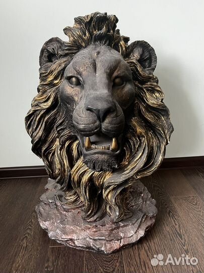 Статуя лев из гипса