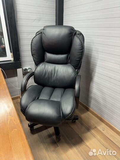 Кресло кожанное офисное Барон