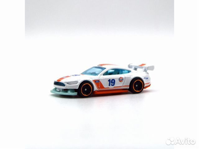 Машинка Hot Wheels Custom '18 Ford Mustang GT FYB6