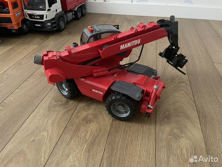 Погрузчик bruder Manitou