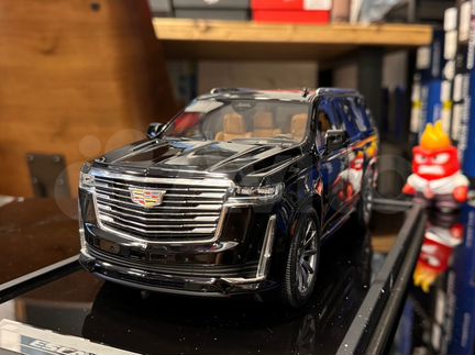 Motorhelix Cadillac Escalade 1:18