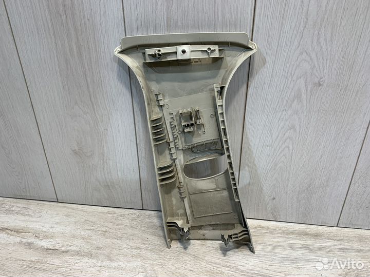 Обшивка средней стойки правая Ford Focus 3