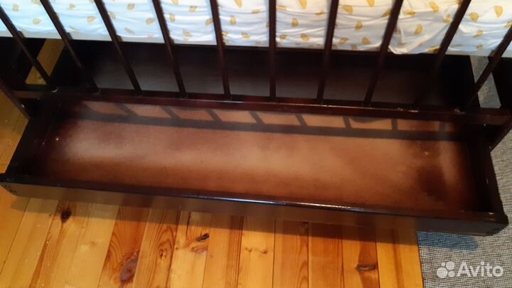 Детская кроватка с матрасом и бортиками