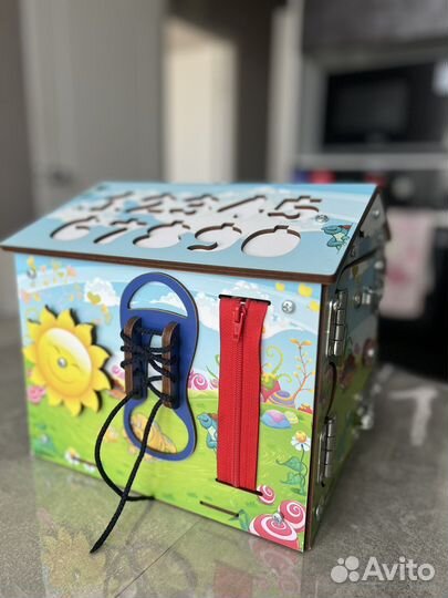 Бизиборд домик