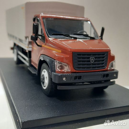 Модель автомобиля Газон Next 1:43