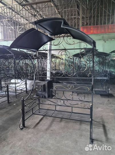 Мангал с крышей