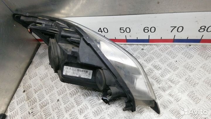 Фара Ford Kuga (2008-2012)