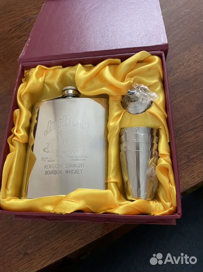 Новая фляга с рюмками