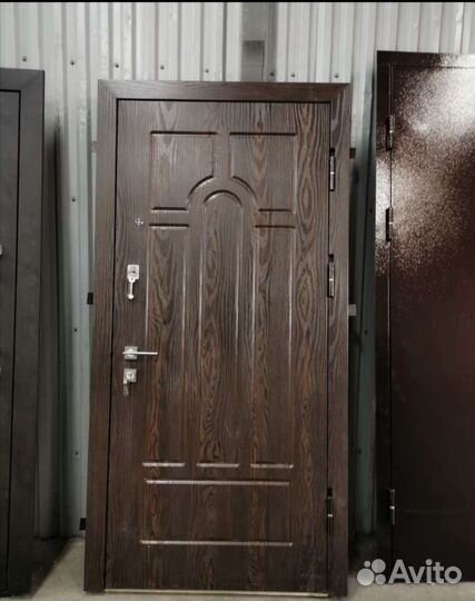 Дверь входная металлическая в квартиру, дом 805