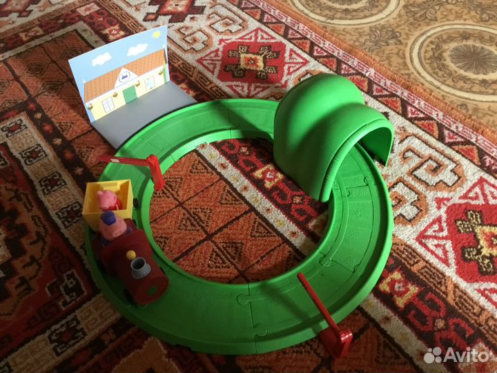 Набор «Паровозик с туннелем» Свинки Пеппы+семья