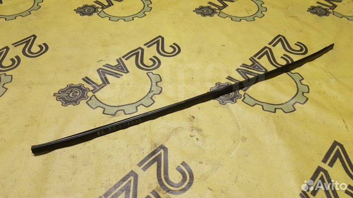 Молдинг лобового стекла левый Nissan Serena NC25